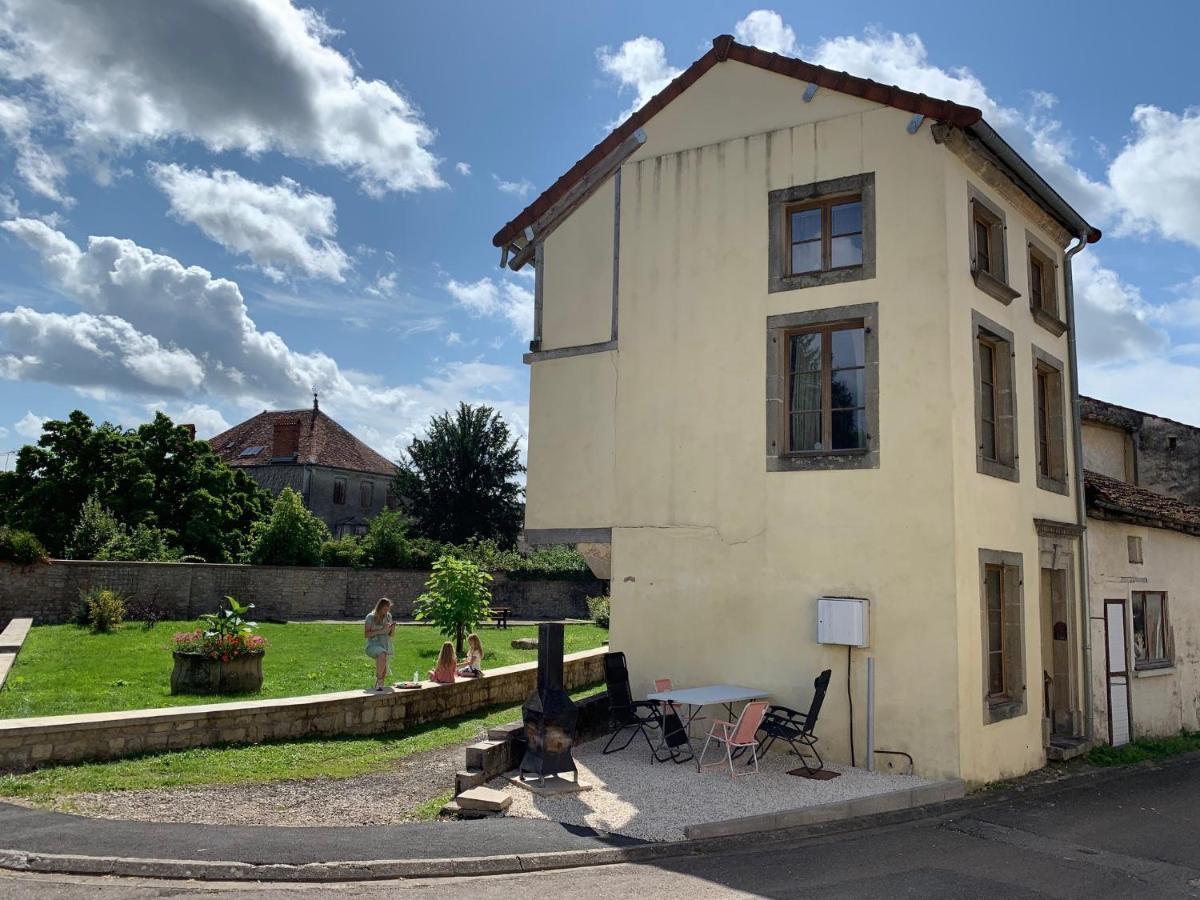 Petit Chateau Melay Melay  Eksteriør billede